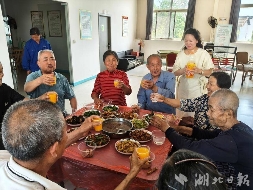 陸溪鎮(zhèn)邱家灣村舉辦推動(dòng)移風(fēng)易俗新風(fēng)尚集體過(guò)壽活動(dòng).docx