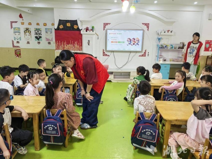 “情緒魔法師”進(jìn)幼兒園 為童心裝上“心理加油站”(1).docx