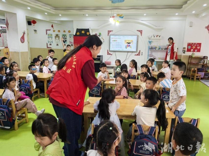 “情緒魔法師”進(jìn)幼兒園 為童心裝上“心理加油站”(1).docx