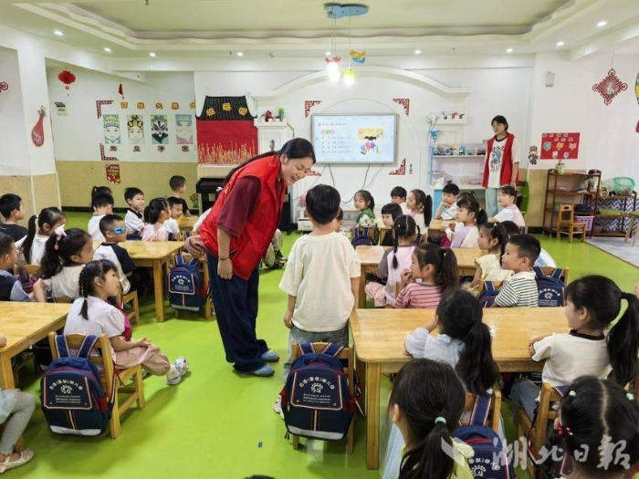 “情緒魔法師”進(jìn)幼兒園 為童心裝上“心理加油站”(1).docx